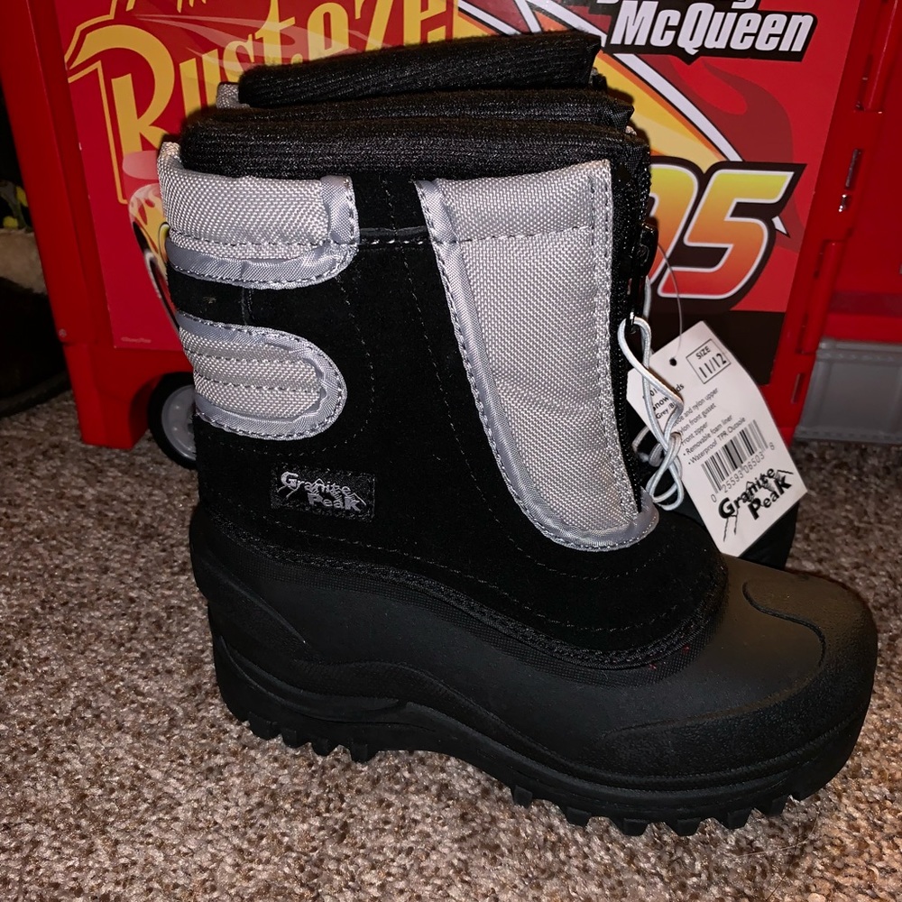 Snow boots